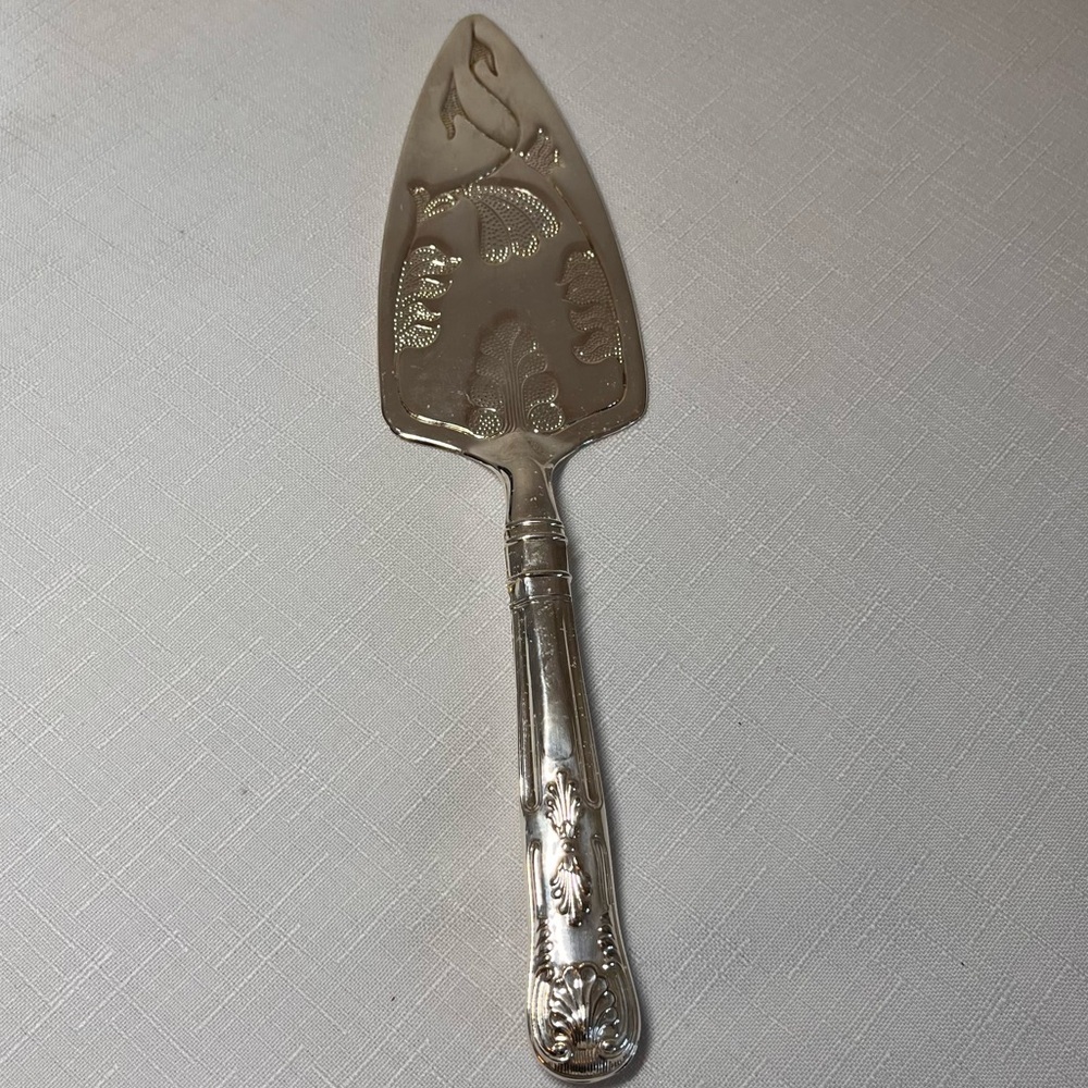 vintage Mayell Queen Anne silver-plated pastry or cake server. England